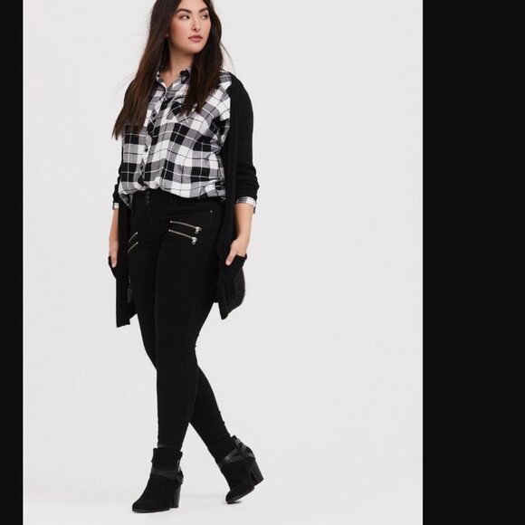 torrid Denim - Torrid Moto Jegging - Super Stretch Black 22R